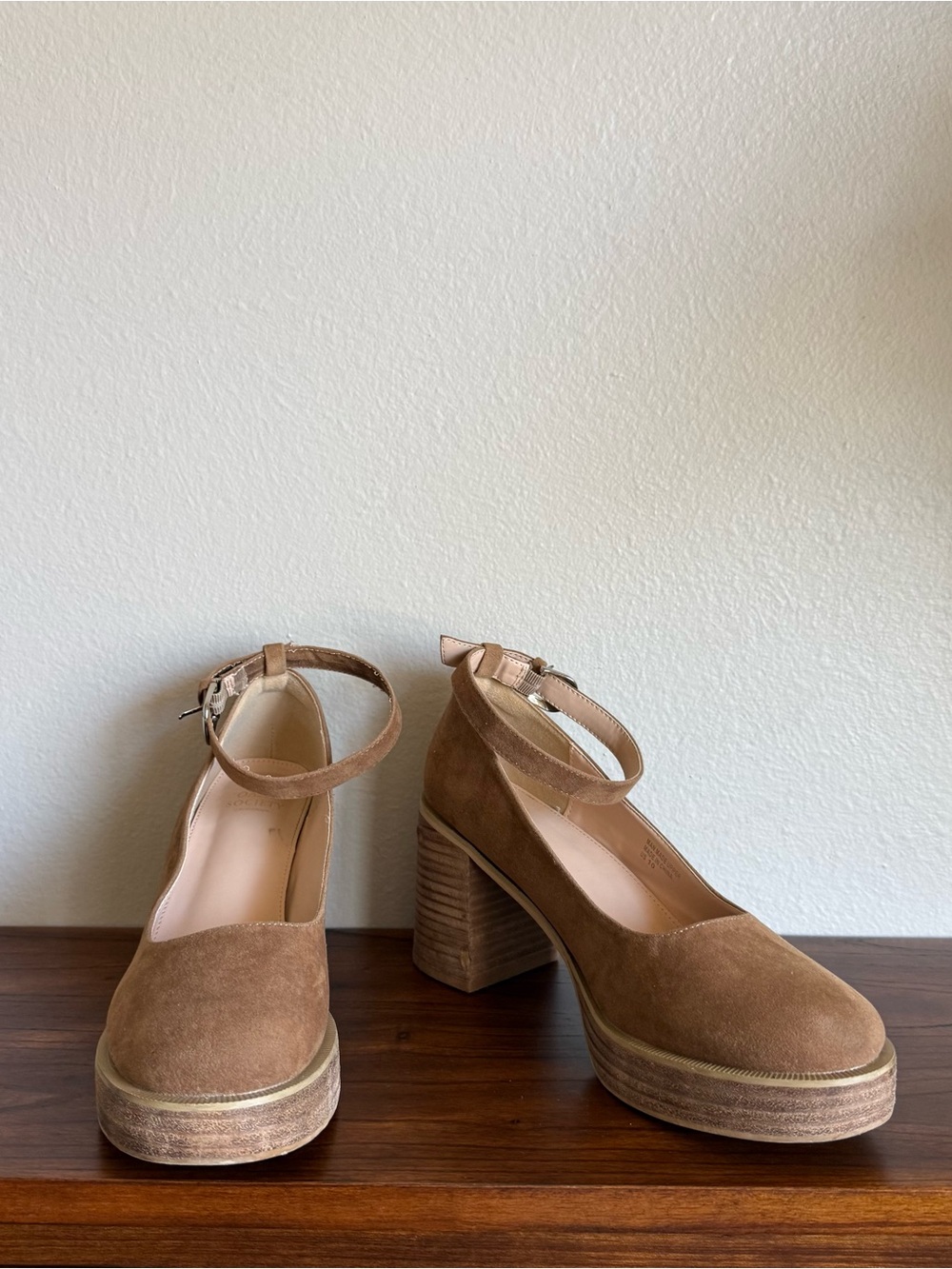 Oasis Society Designer Camel Brown Suede Mary Jane Heels Women’s Size 10 - Picture 2 of 9